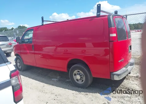 2015 Chevrolet Express 2500 Work Van z USA, uszkodzony, nr VIN 1GCWGFCF1F1124242